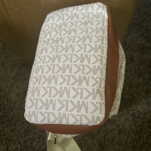 Backpack - Picture 6 of 7